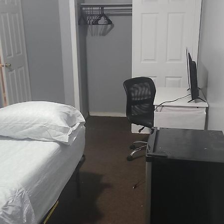 Room In A Beach House With King Size Bed In A Landlord Hosted Three Bedroom Apartment نيو يورك المظهر الخارجي الصورة