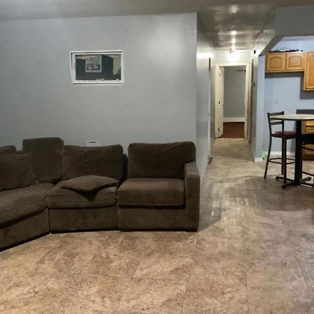 Room In A Beach House With King Size Bed In A Landlord Hosted Three Bedroom Apartment نيو يورك المظهر الخارجي الصورة