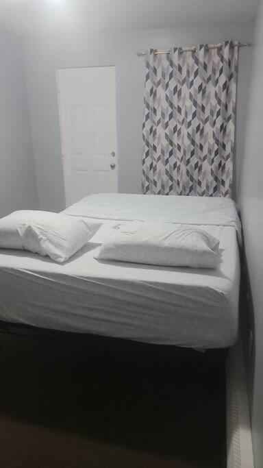 Room In A Beach House With King Size Bed In A Landlord Hosted Three Bedroom Apartment نيو يورك المظهر الخارجي الصورة