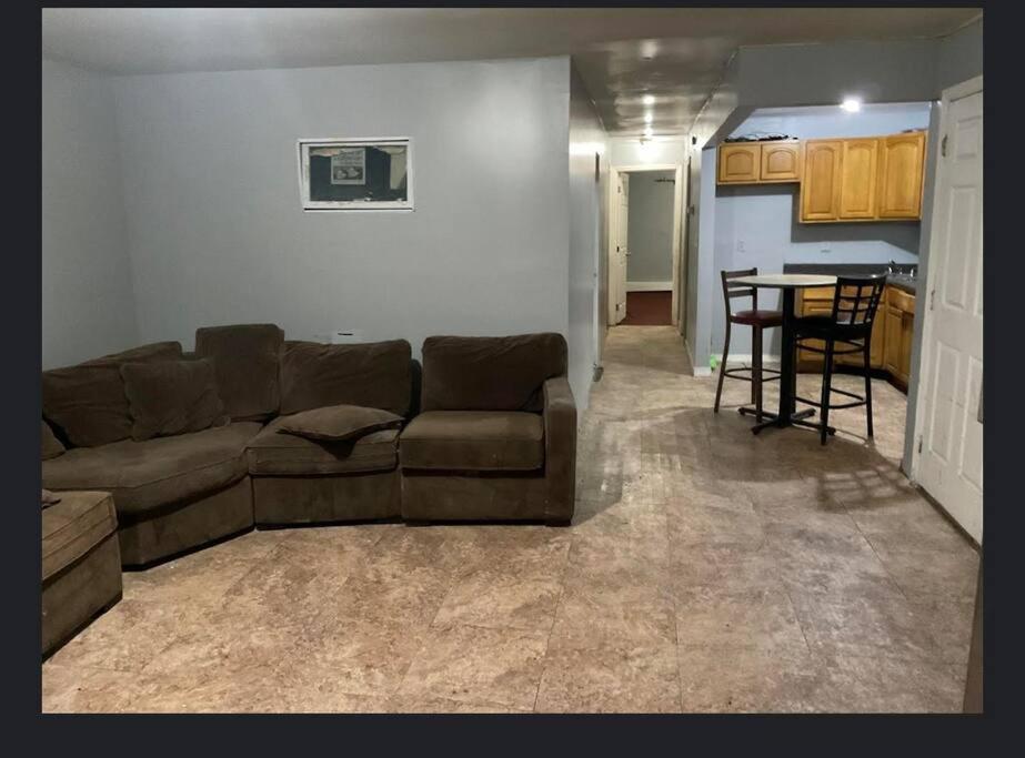 Room In A Beach House With King Size Bed In A Landlord Hosted Three Bedroom Apartment نيو يورك المظهر الخارجي الصورة